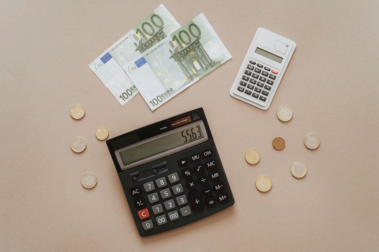 Kalkulator i pieniądze w euro – siła nabywcza emerytur w Niemczech.