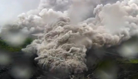 Indonezja: Wulkan Semeru znÃ³w siÄ przebudziÅ - ciemna, toksyczna chmura pÄdzÄca 180 km/h!