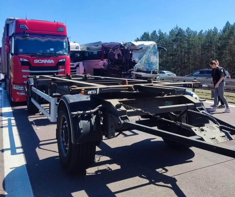 Niemcy A12 wypadek polskiego autokaru