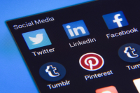 GieÅda: Akcje Facebooka pikujÄ w dóÅ - czy to koniec social medialnego giganta?